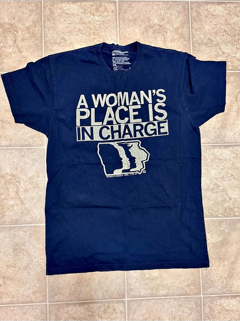 Raygun UNISEX women’s place is in charge Graphic T-Shirt Size medium